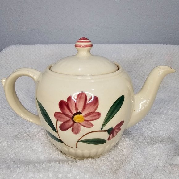 Vintage Shawnee Pottery Teapot Red Flowers Vertical Ribs 5 Cup 1940s - Picture 2 of 8